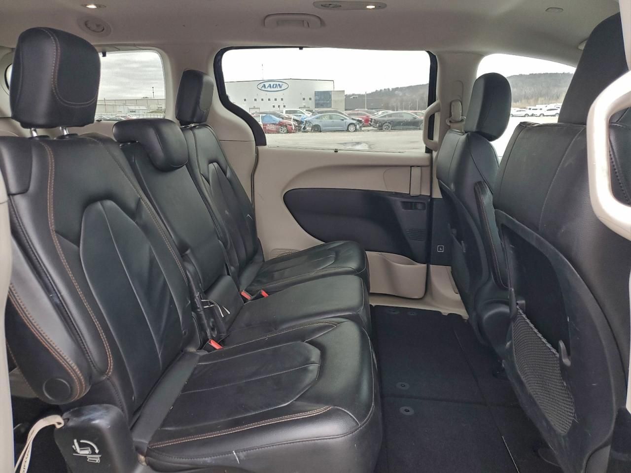 2017 Chrysler Pacifica Touring l