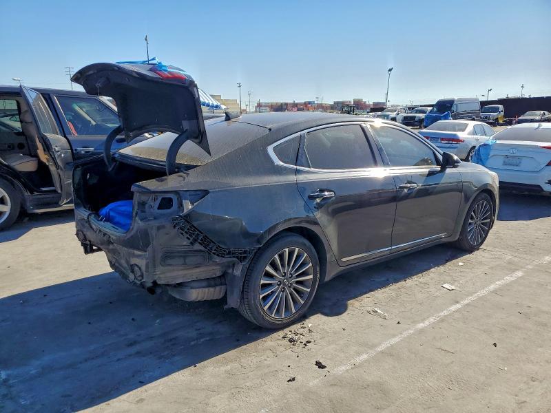 2018 KIA Cadenza Premium