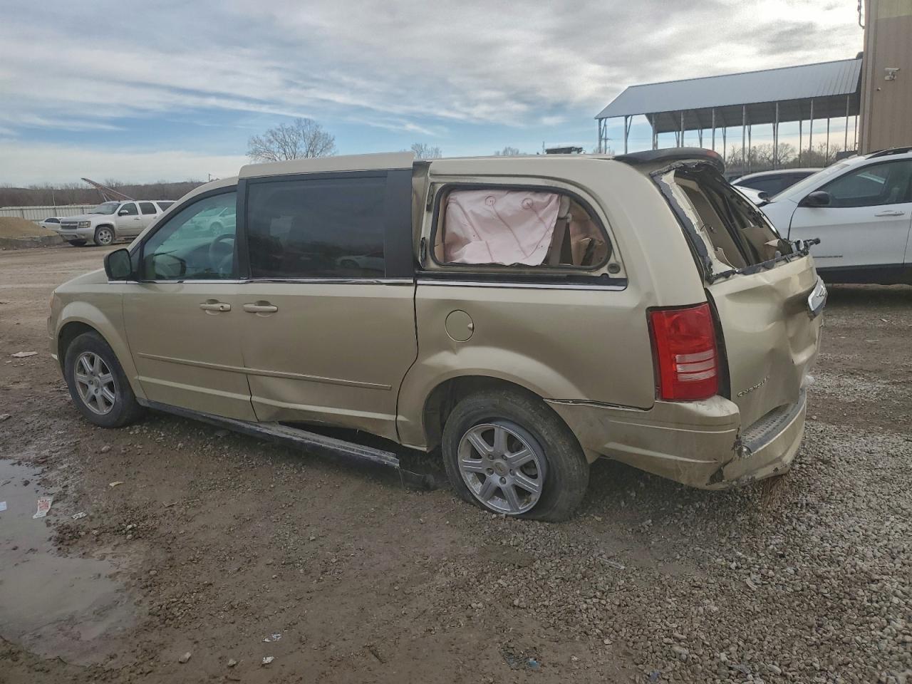 2010 Chrysler Town & Country lx