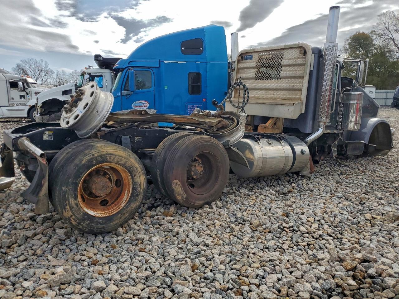 2018 Peterbilt 389 Semi Truck