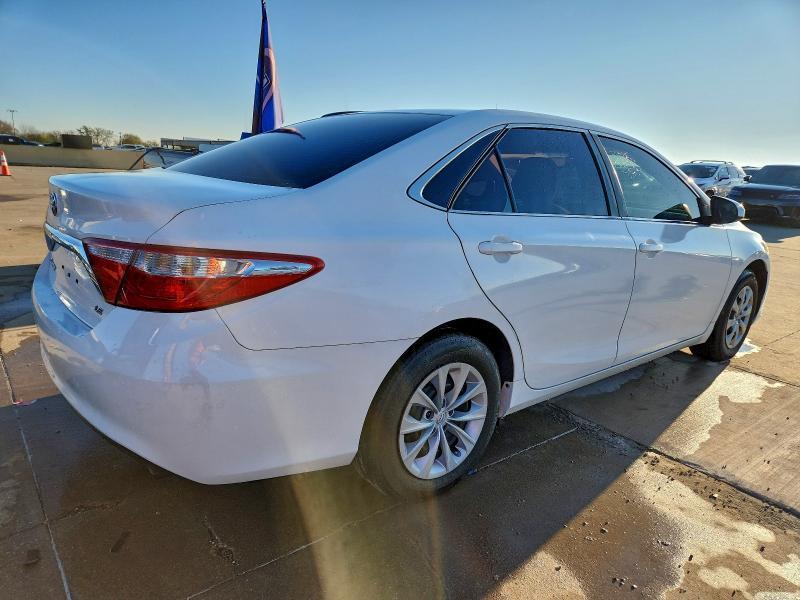 2016 Toyota Camry le