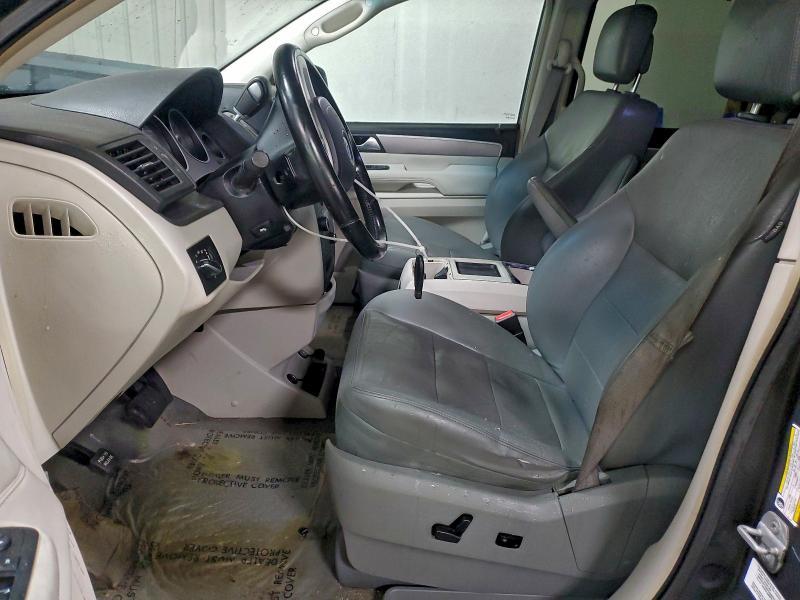 2011 Volkswagen Routan sel