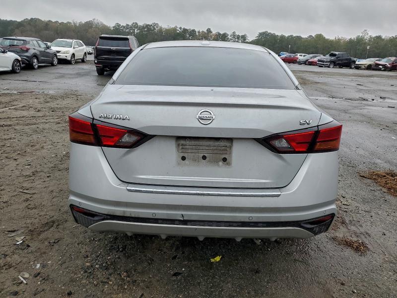 2021 Niss Altima 2.5 sv