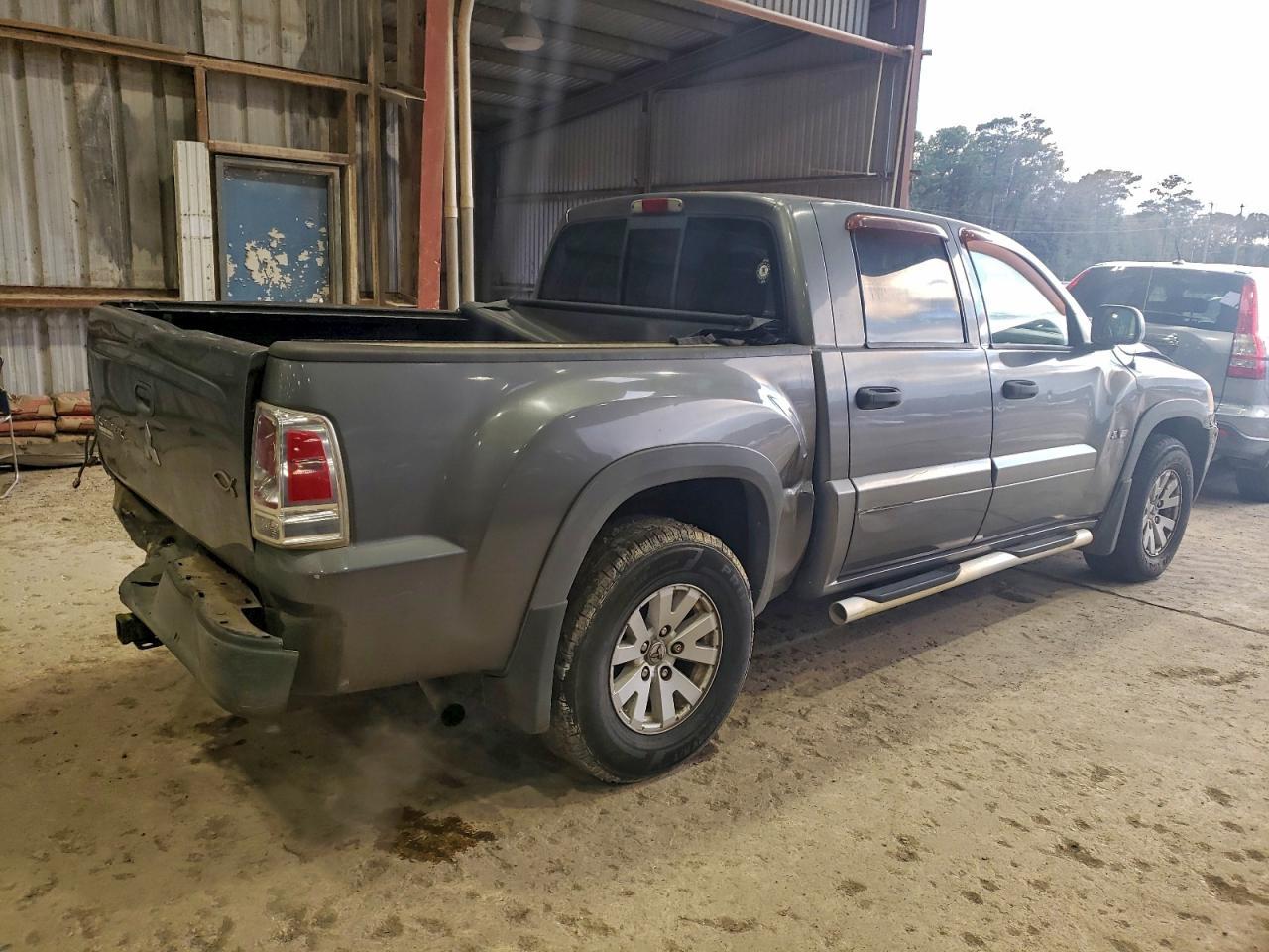 2006 Mitsubishi Raider Durocross