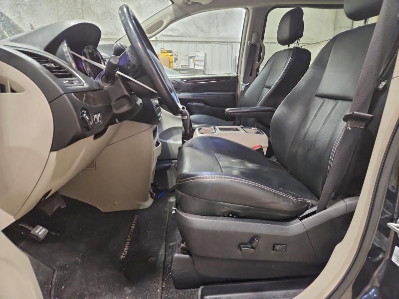 2013 Chrysler Town & Country Touring