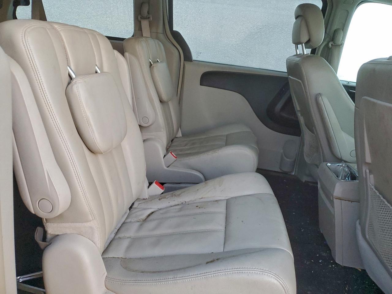 2013 Chrysler Town & Country Touring