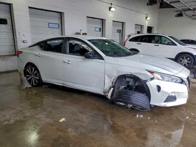 2022 Nissan Altima sr