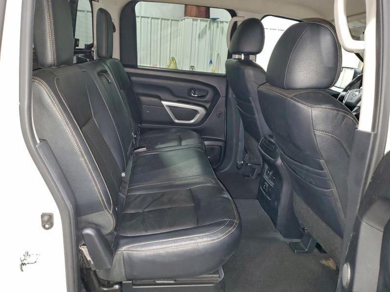 2017 Nissan Titan sl