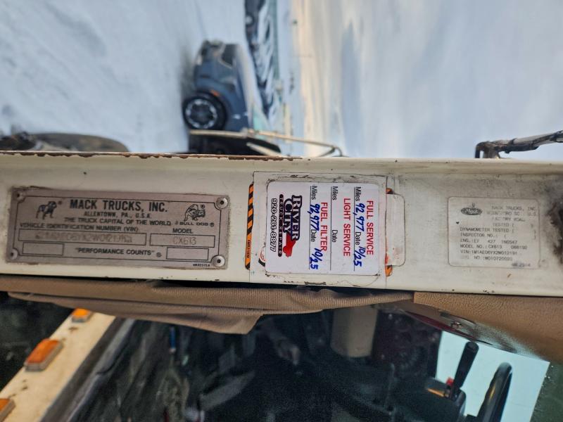 2002 Mack CX613 Semi Truck