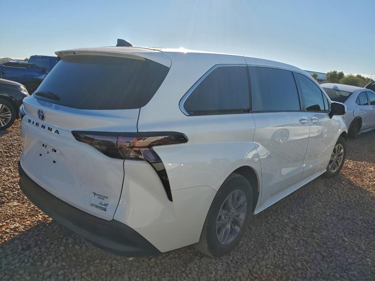 2023 Toyota Sienna le