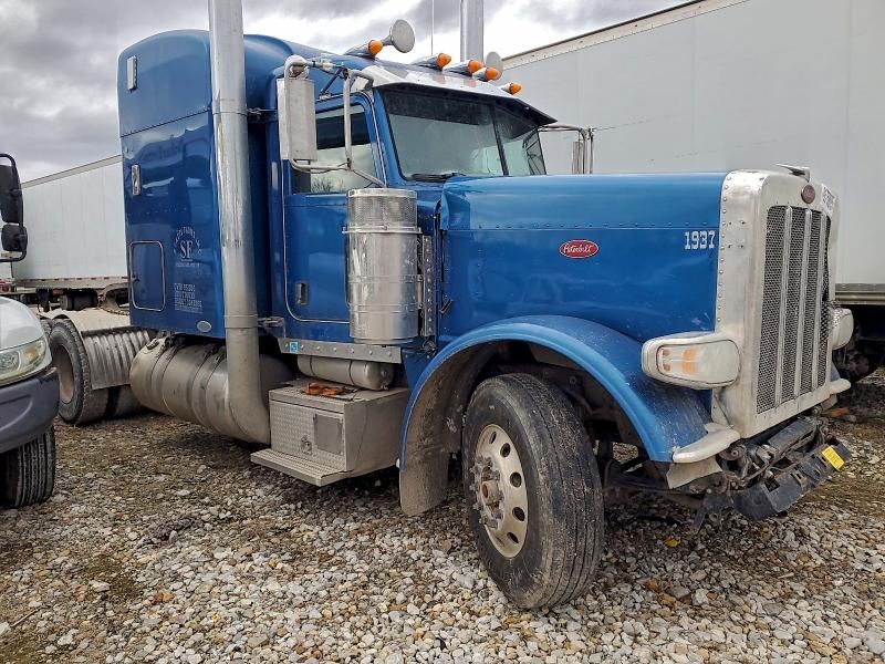 2009 Peterbilt 388 Semi Truck
