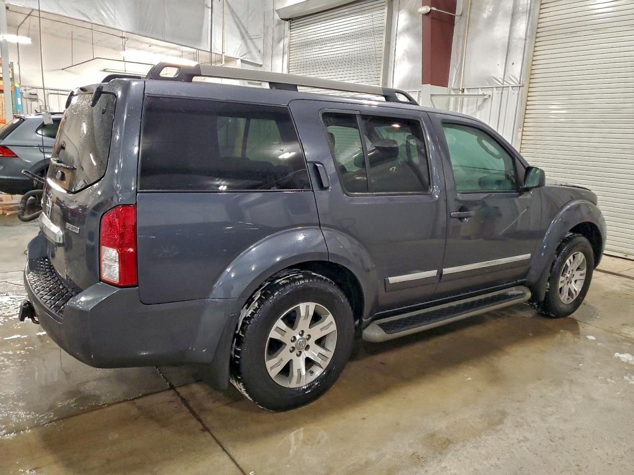 2011 Nissan Pathfinder s
