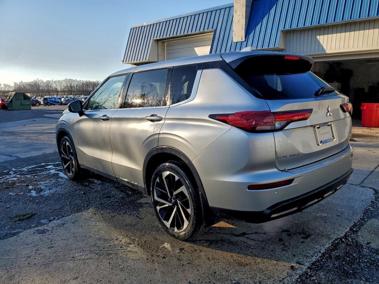 2022 Mitsubishi Outlander es