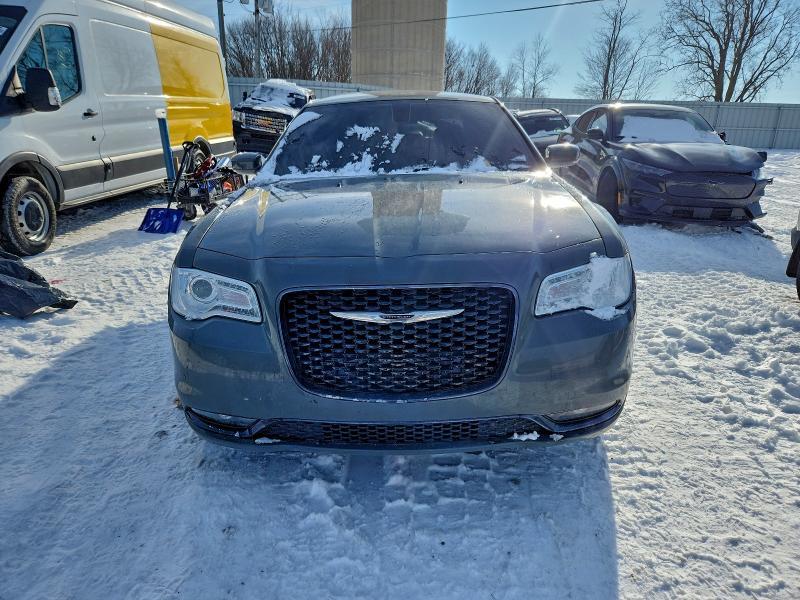 2017 Chrysler 300 s