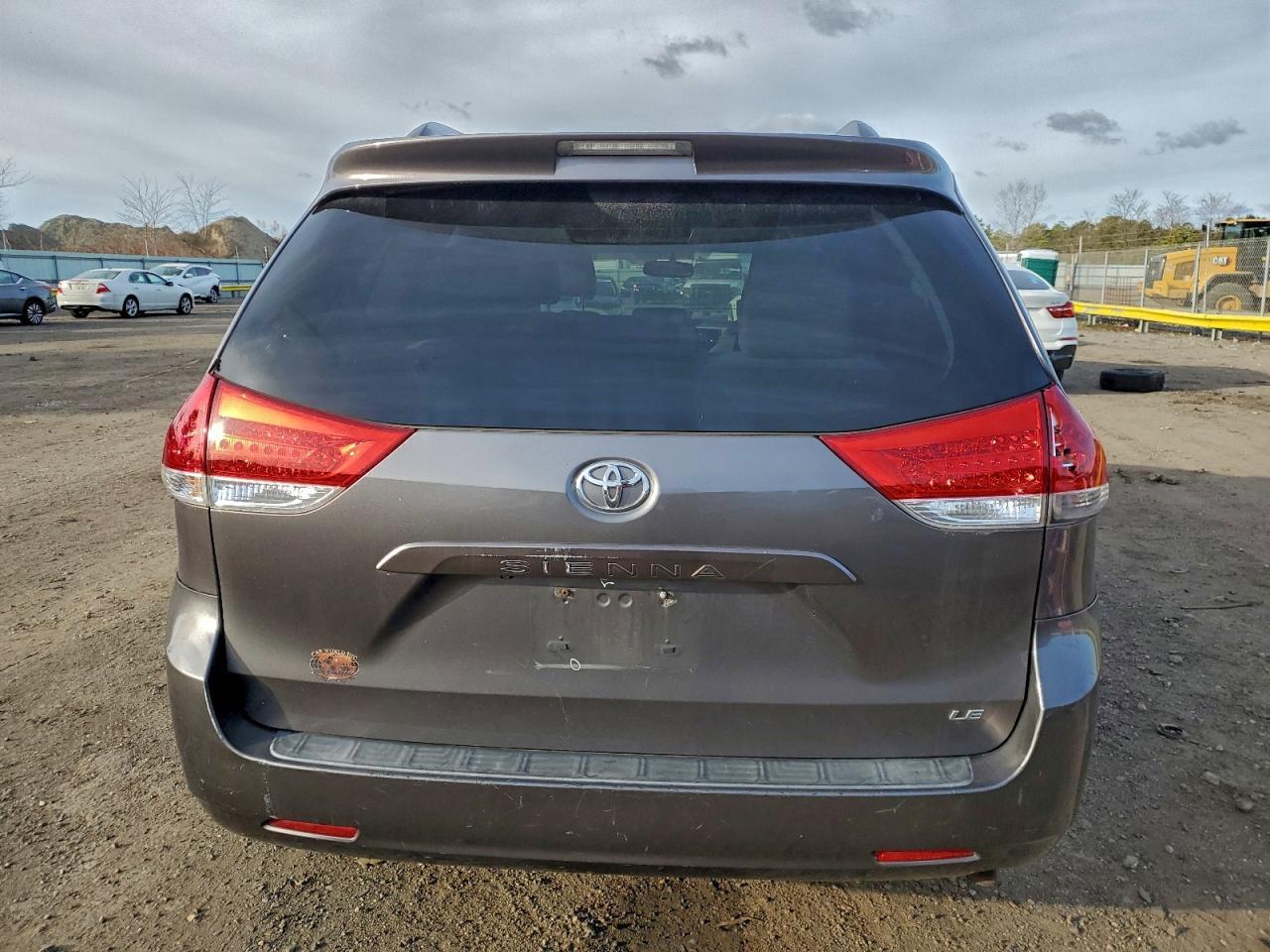 2011 Toyota Sienna le