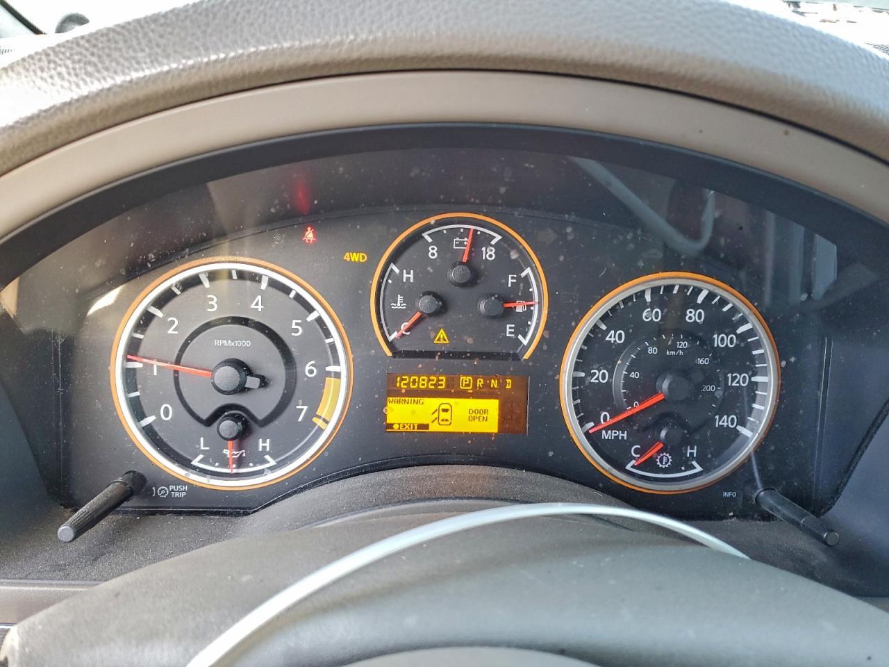 2012 Nissan Armada sv