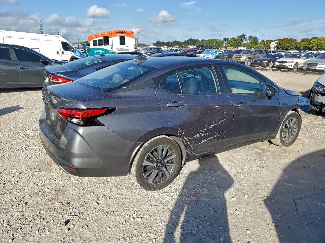 2021 Nissan Versa sv