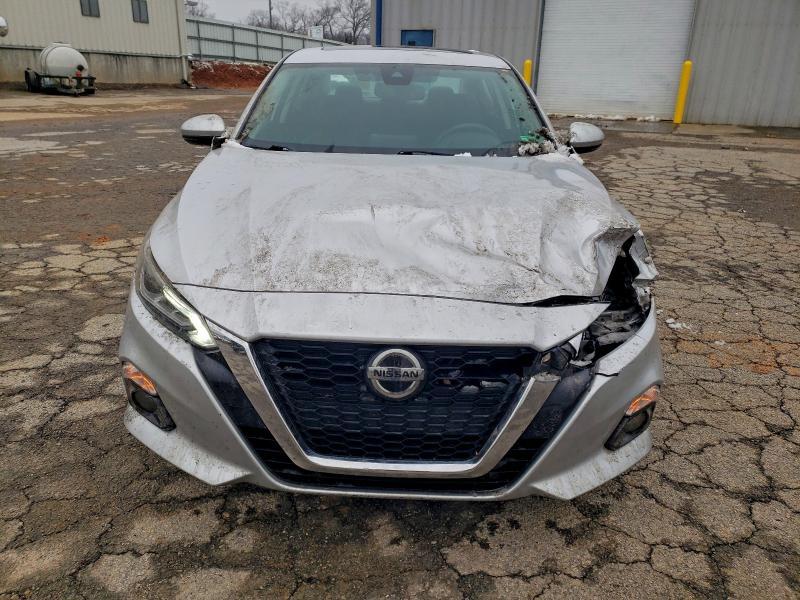 2020 Nissan Altima sv