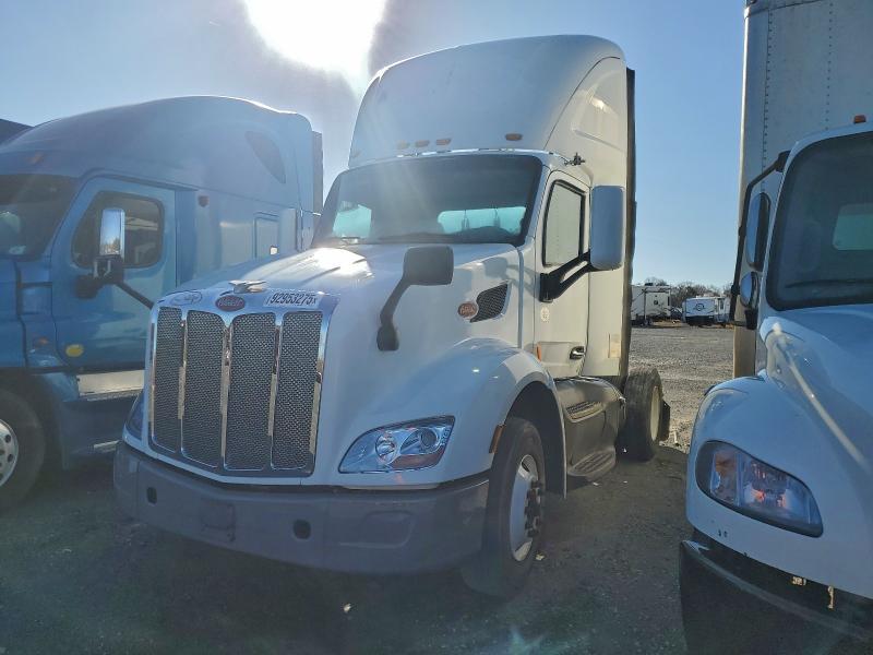 2017 Peterbilt Tractor 2017 Peterbilt 579 Semi Truck
