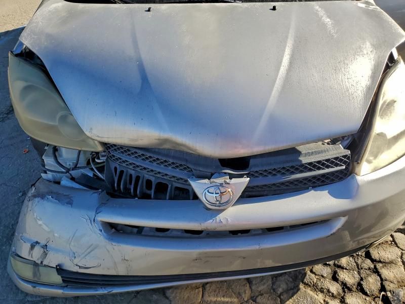 2004 Toyota Sienna xle