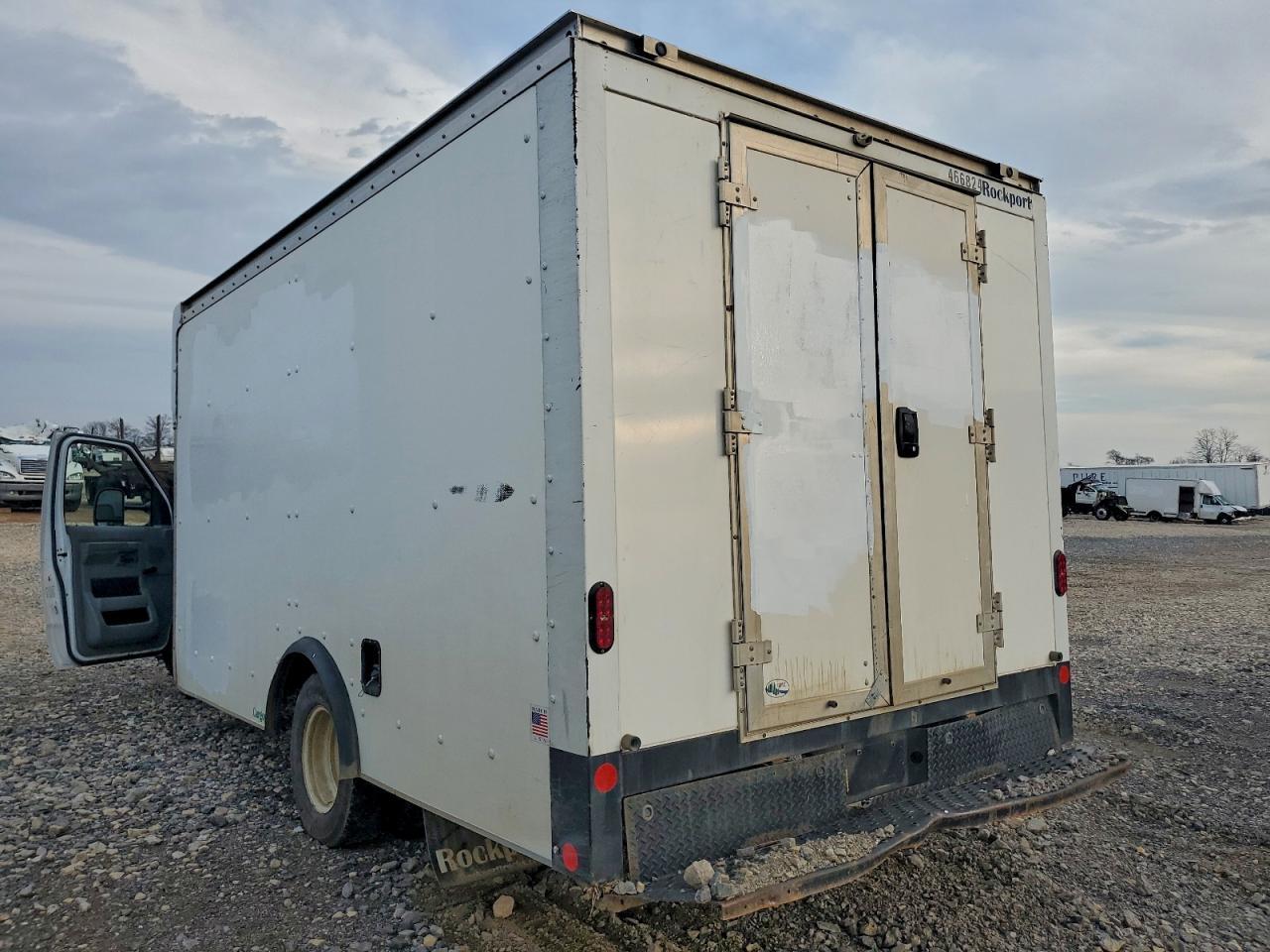 2021 Ford Econoline E350 Super Duty Cutaway Van