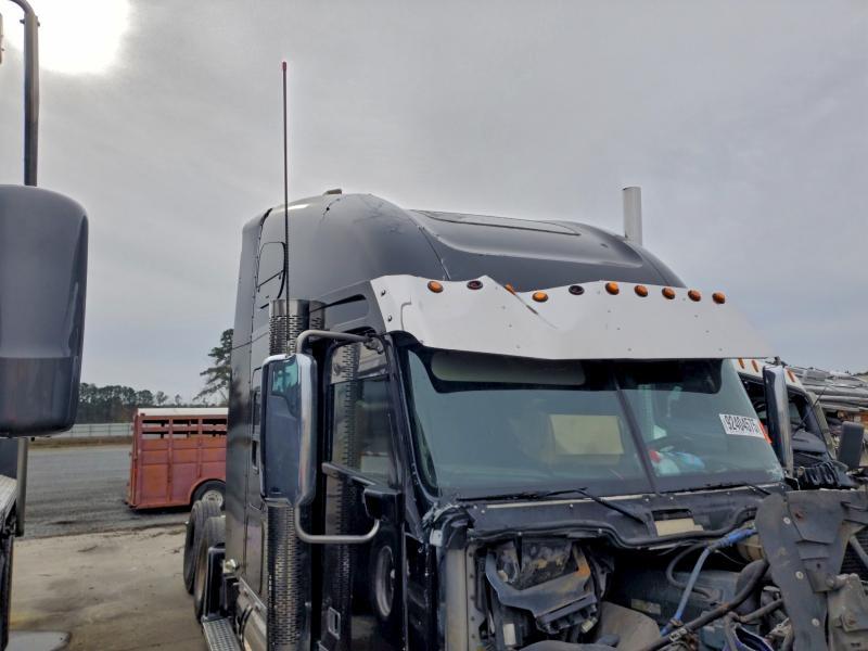 2015 Freightliner Coronado Semi Truck