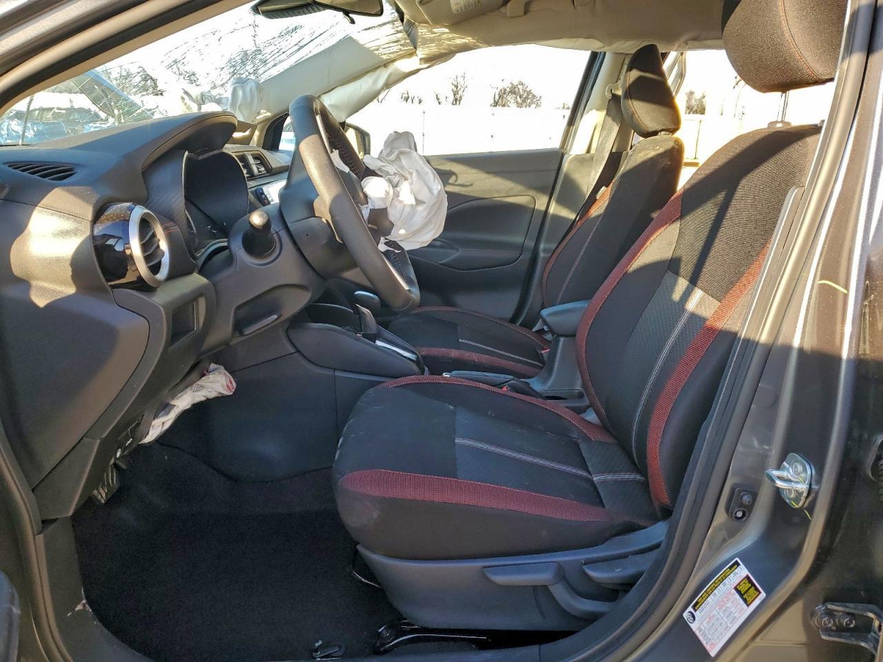 2025 Nissan Versa sr