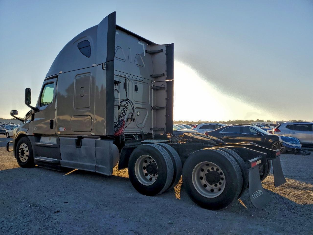 2019 Freigliner 2019 Freightliner Cascadia 126 Semi Truck