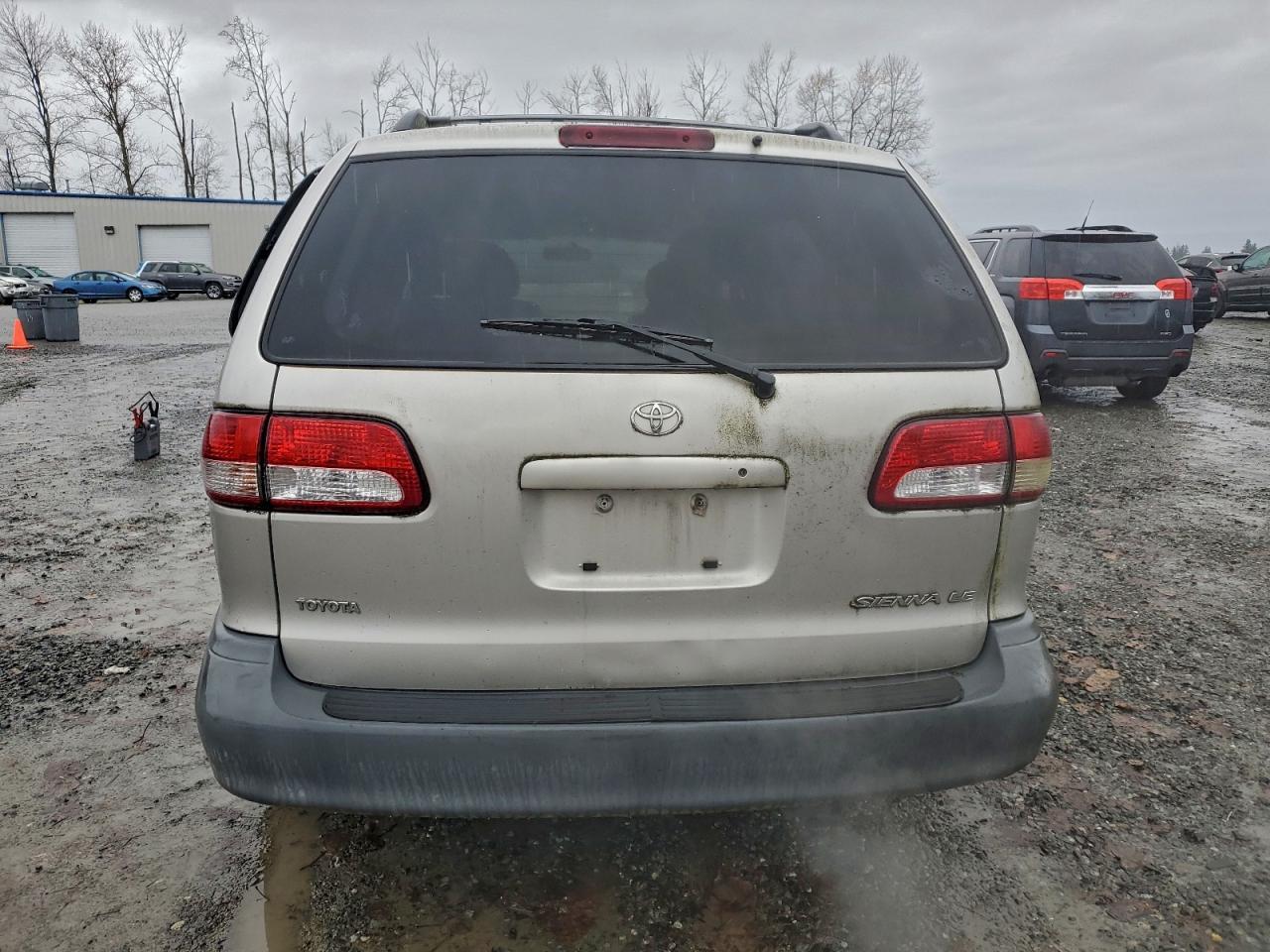 2003 Toyota Sienna le