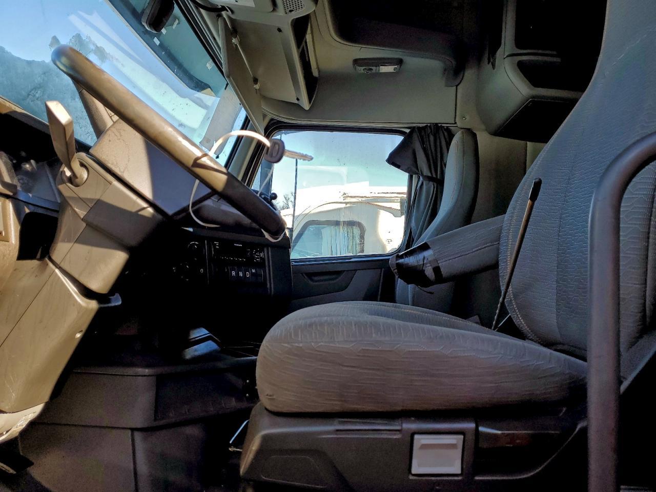 2019 Volvo VNL Semi Truck
