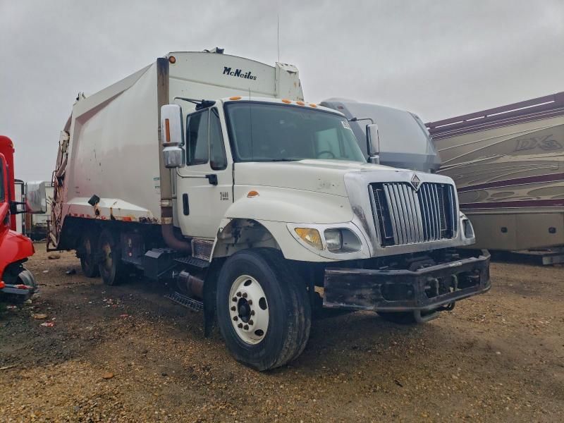 2004 International 7400 Refuse Truck