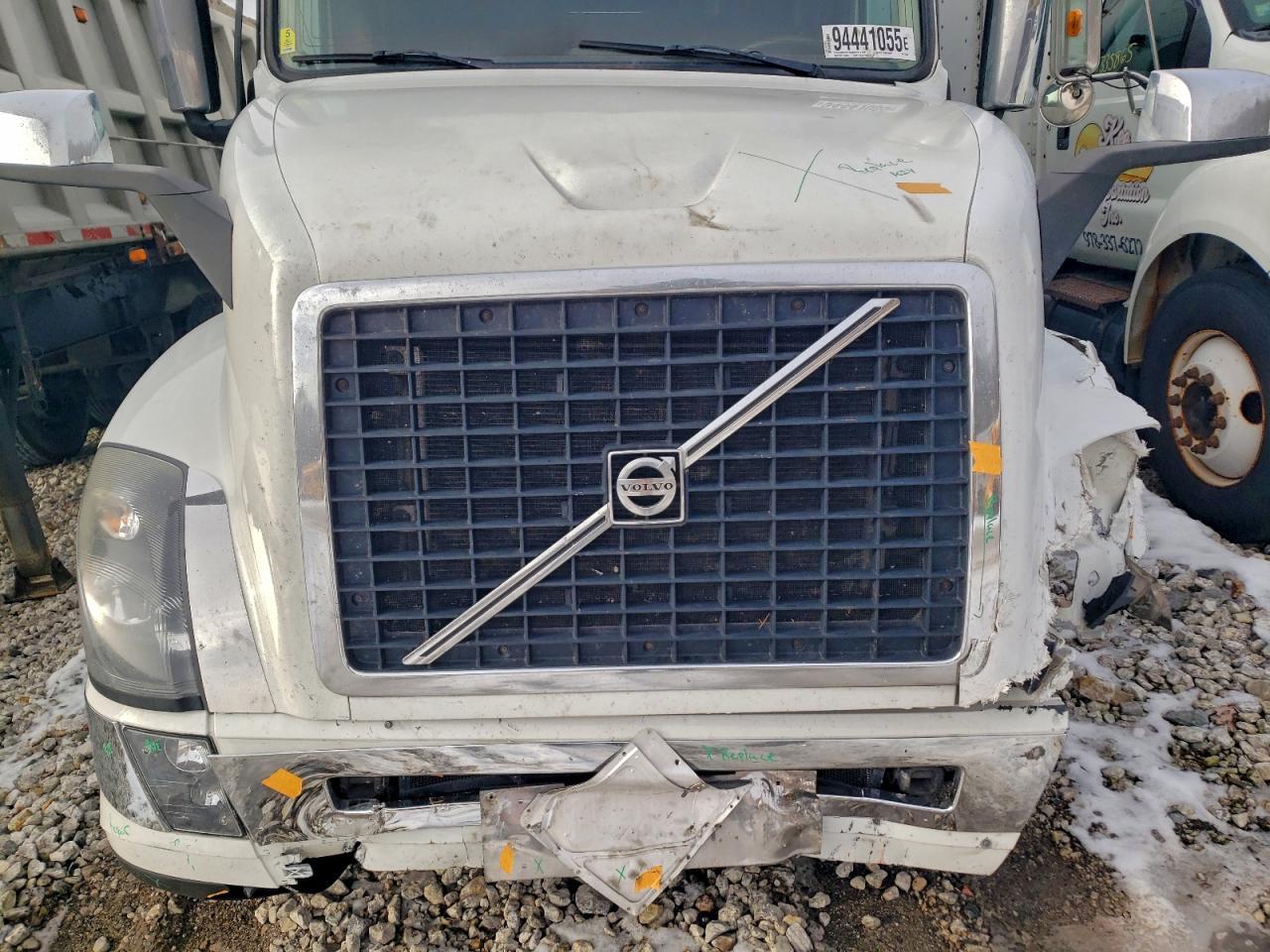 2017 Volvo VNL BOX Truck
