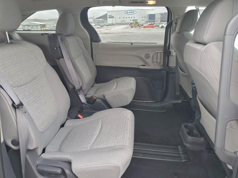 2021 Toyota Sienna le