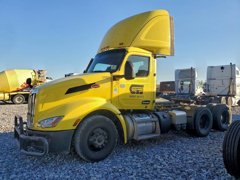 2023 Peterbilt 579 Semi Truck