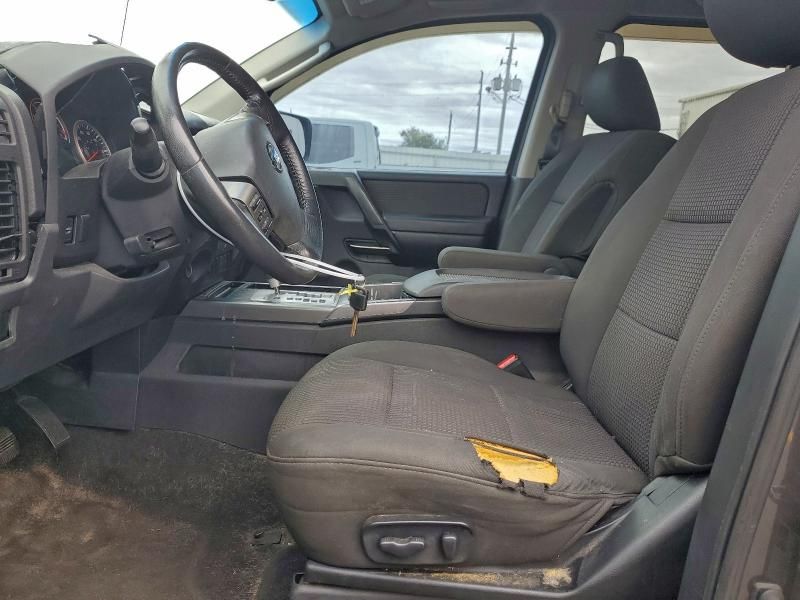 2011 Nissan Titan sv