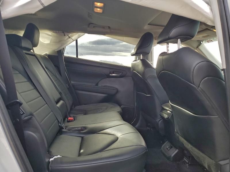 2023 Toyota Highlander l