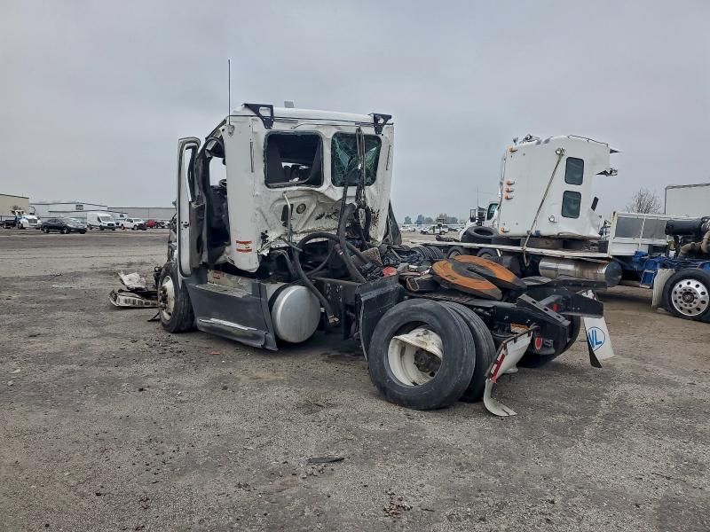 2016 Freightliner Cascadia 125 Semi Truck