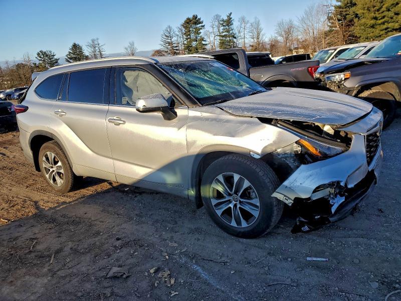 2022 Toyota Highlander Hybrid xle