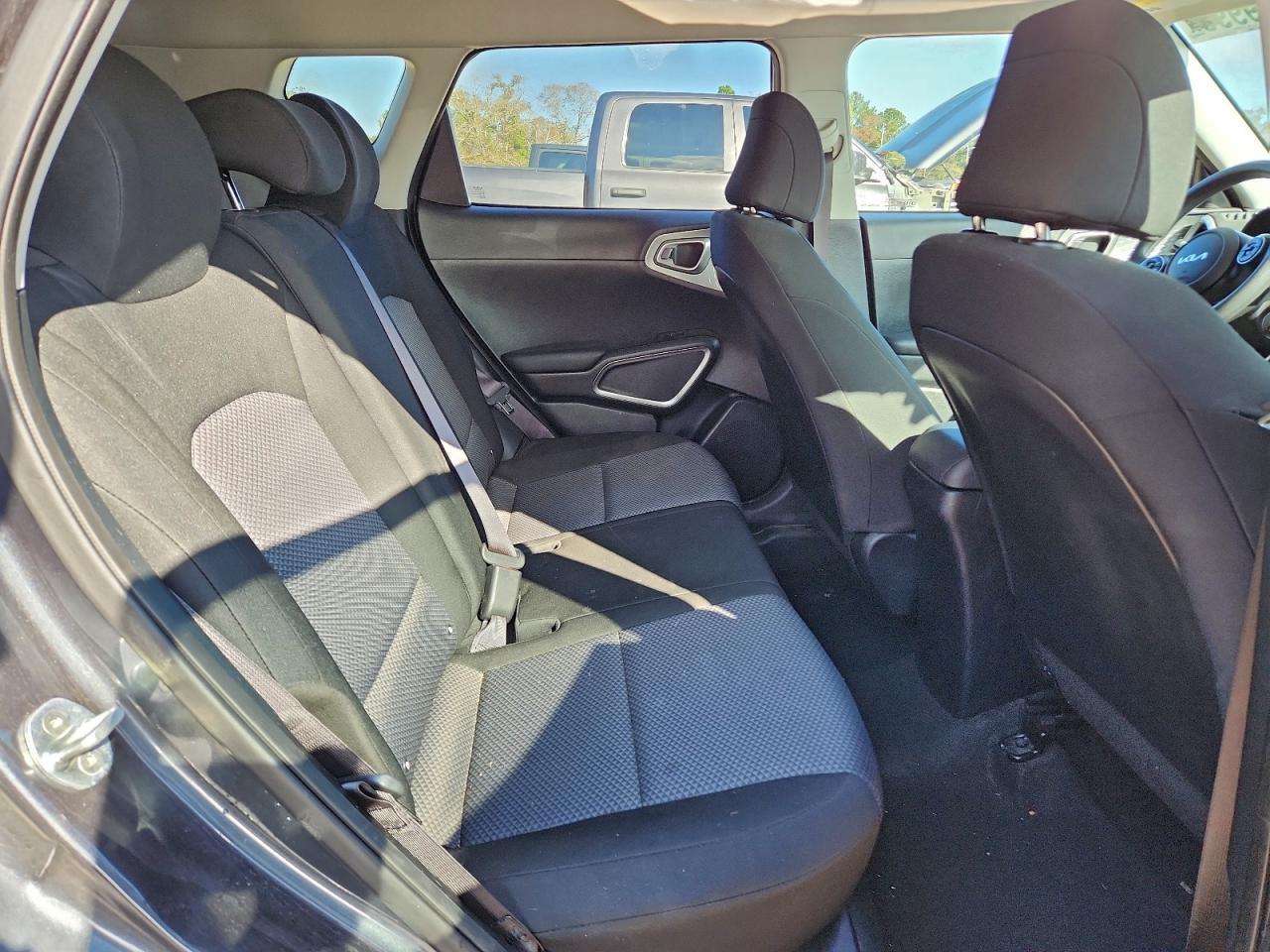 2022 KIA Soul lx