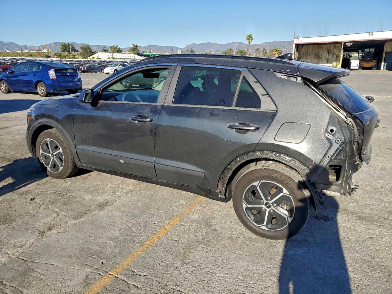 2025 KIA Niro lx