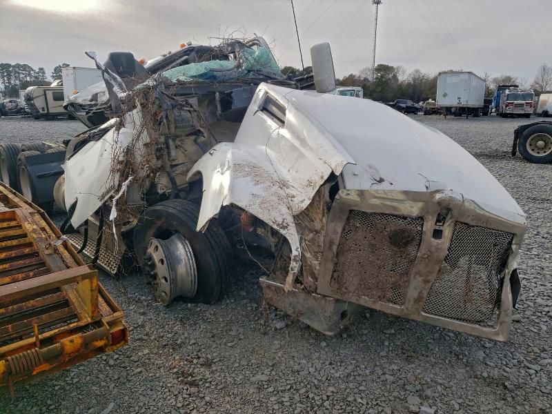 2020 Kenworth T880 Semi Truck