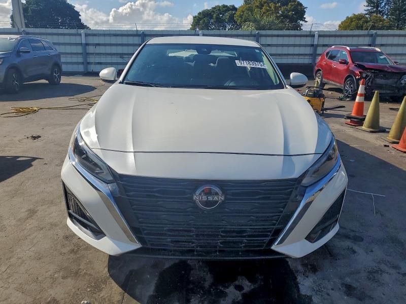 2023 Nissan Altima sv