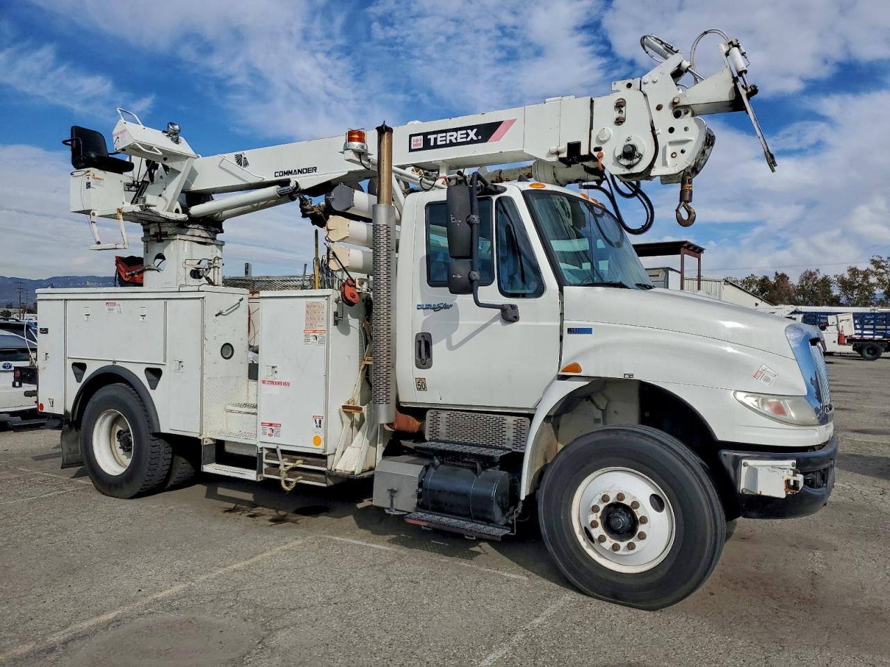 2013 International 4300 Digger Derrick Truck
