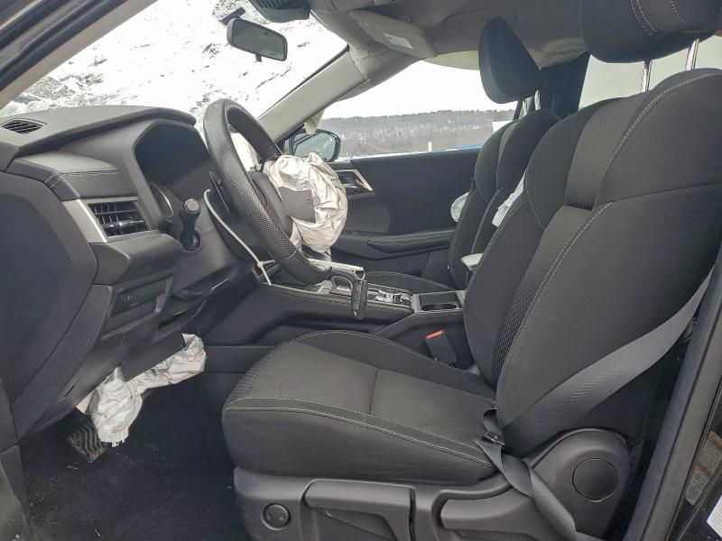 2022 Mitsubishi Outlander es