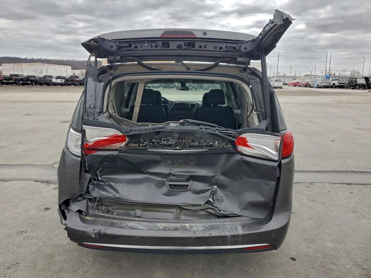 2017 Chrysler Pacifica Touring l