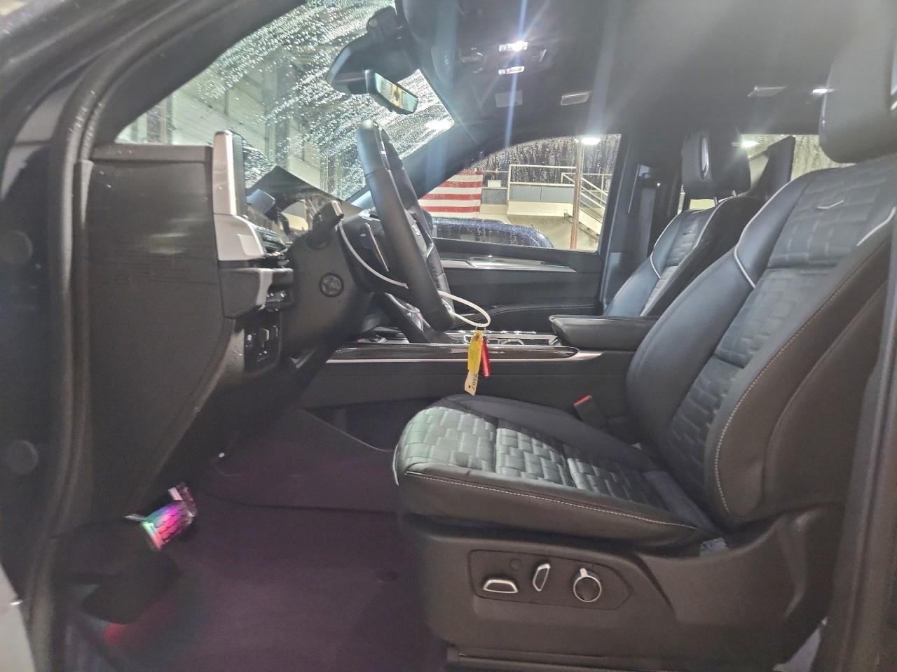 2025 Cadillac Escalade v esv