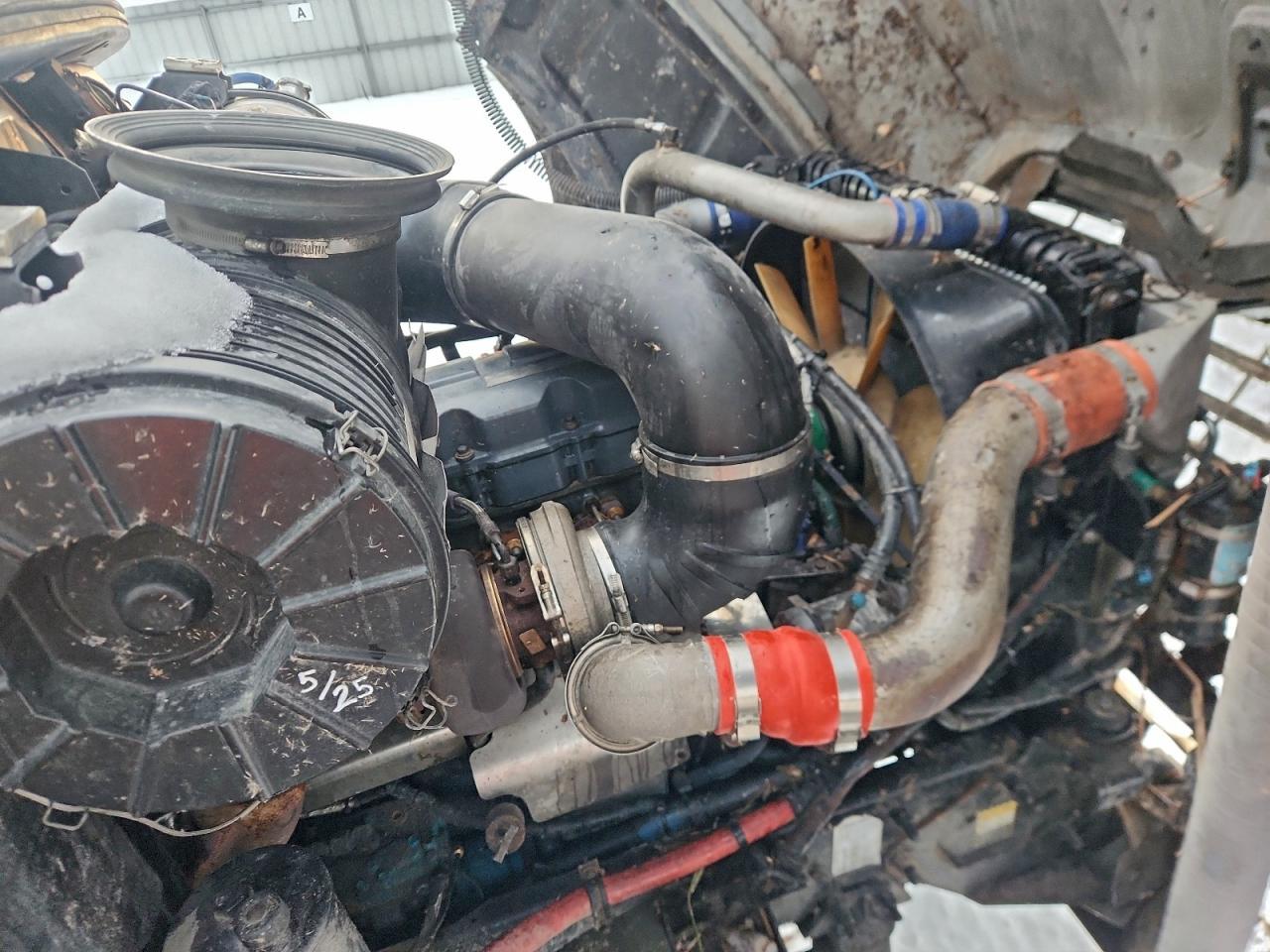 2002 Mack CX613 Semi Truck