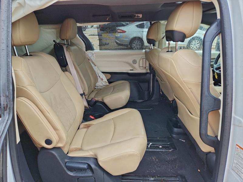2022 Toyota Sienna xle
