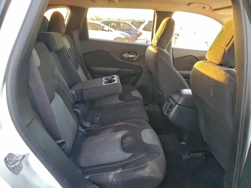 2016 Jeep Cherokee Sport