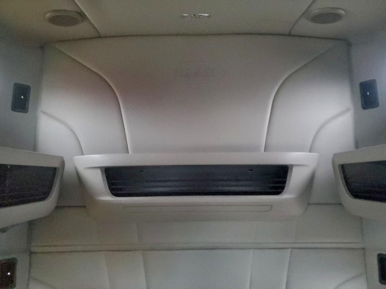 2023 Peterbilt 579 Semi Truck